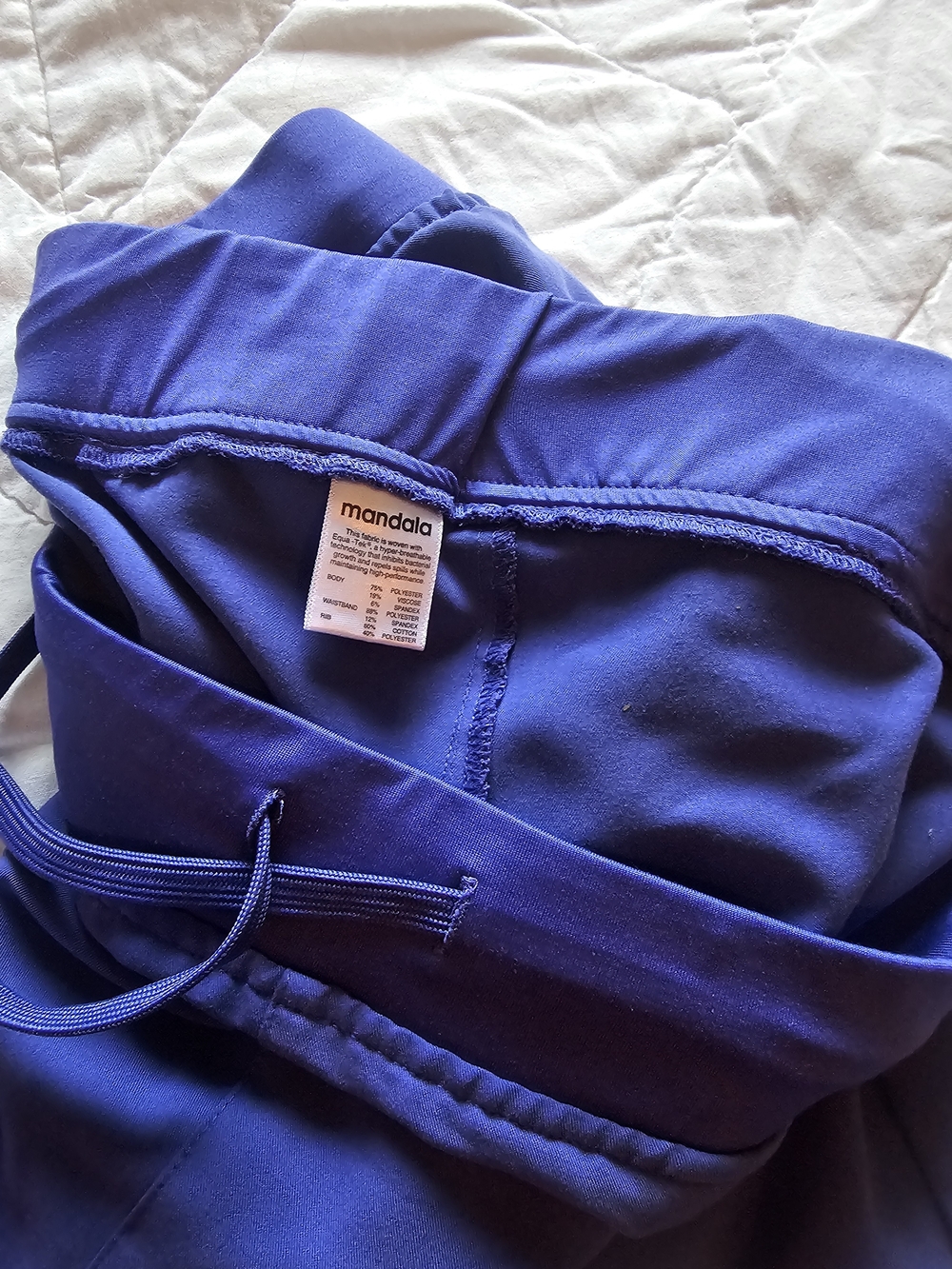 Women's V-Neck Scrub Top and Jogger Set in Deep Blue - Picture 2 of 4